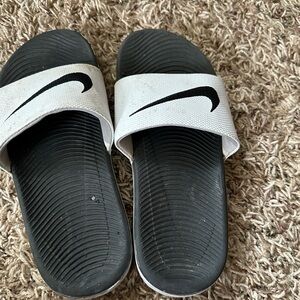 Nike boys sandals/slide size 2
